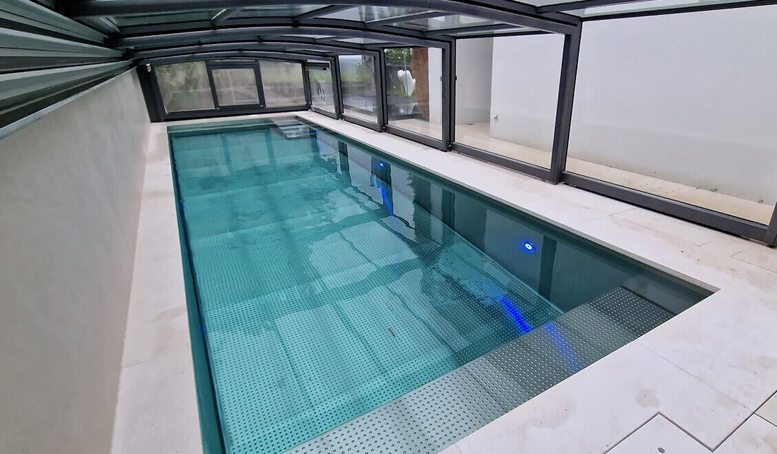 Edelstahl-Pool im Garten