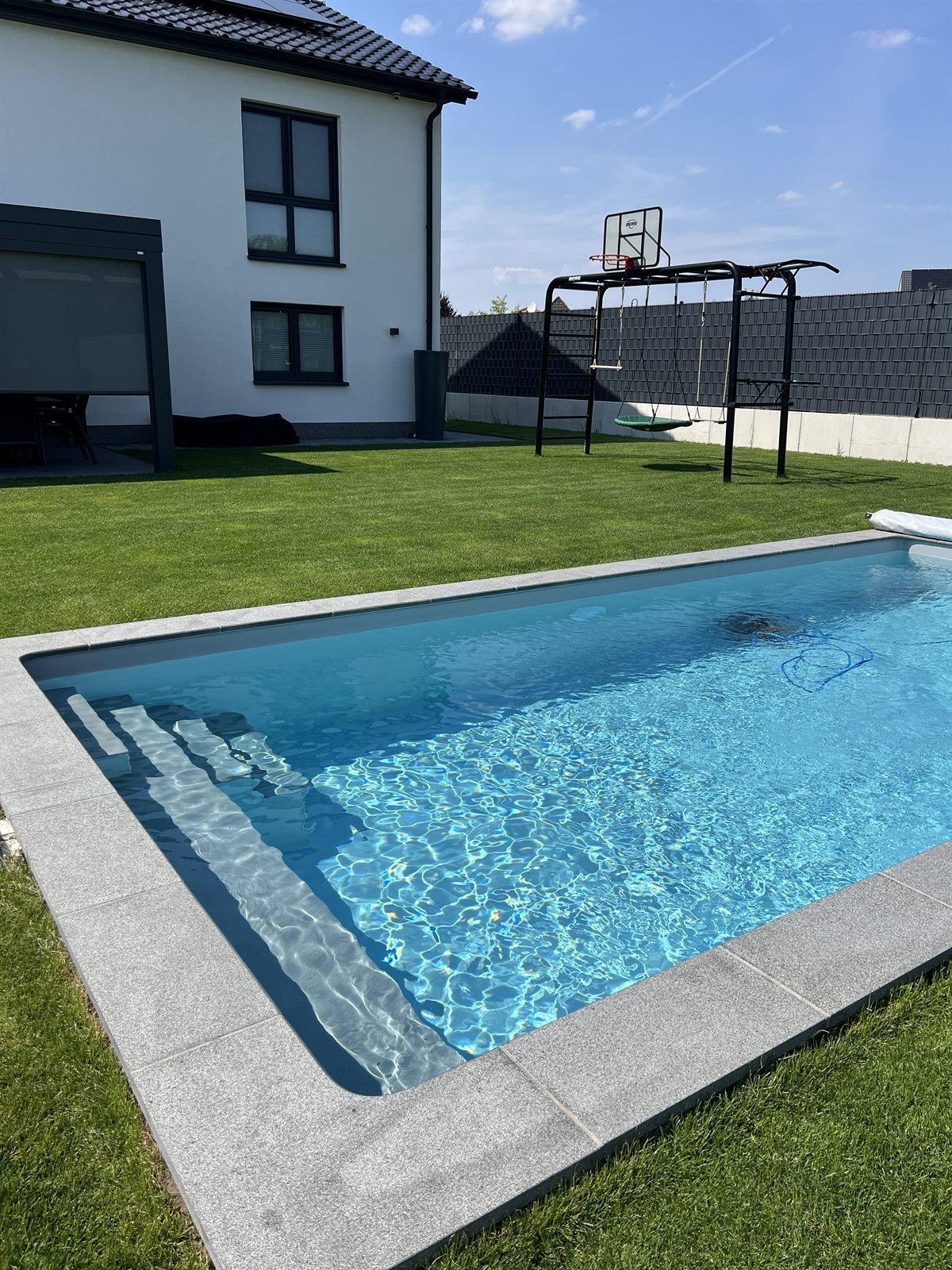 Smart-Pool im Familiengarten